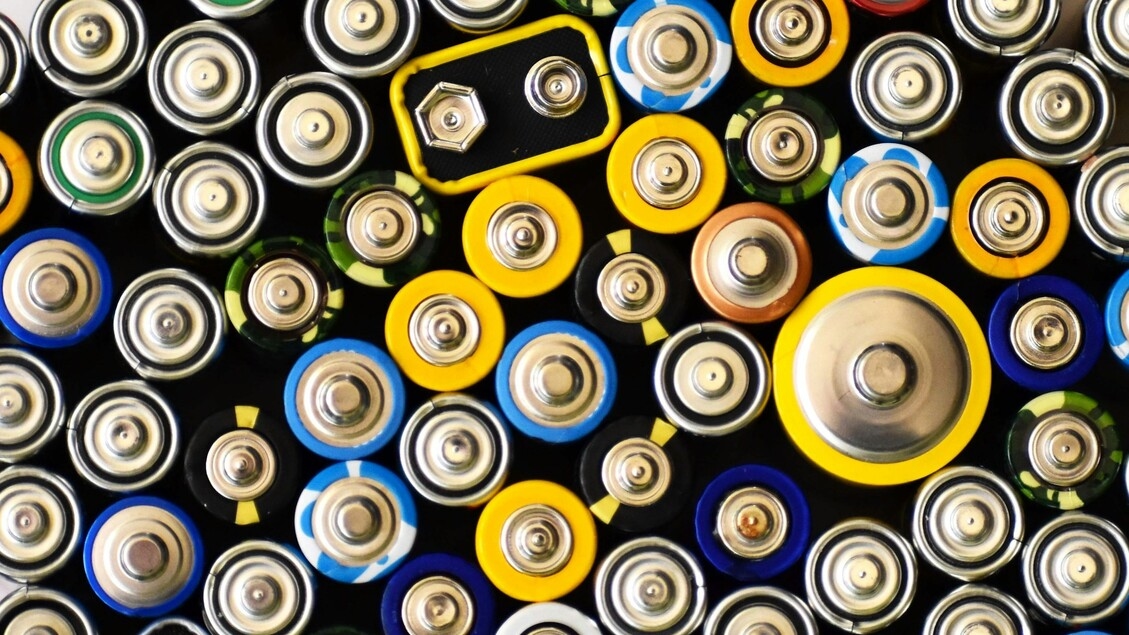 Un método ecológico para reciclar baterías recargables