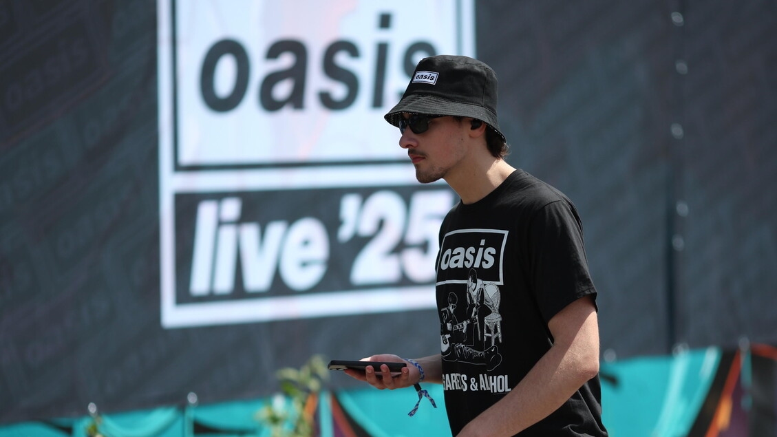 Oasis enchant Cardiff on reunion night