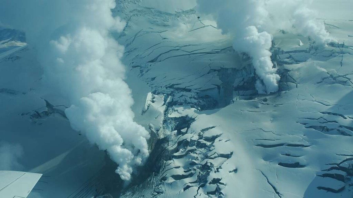 Reducing ice could reawaken hundreds of volcanoes