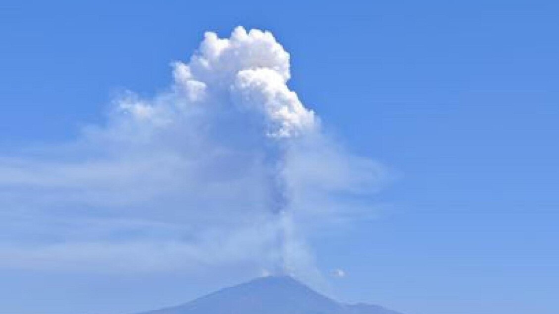 Etna, flujo de lava interrumpido por un nuevo respiradero efusivo