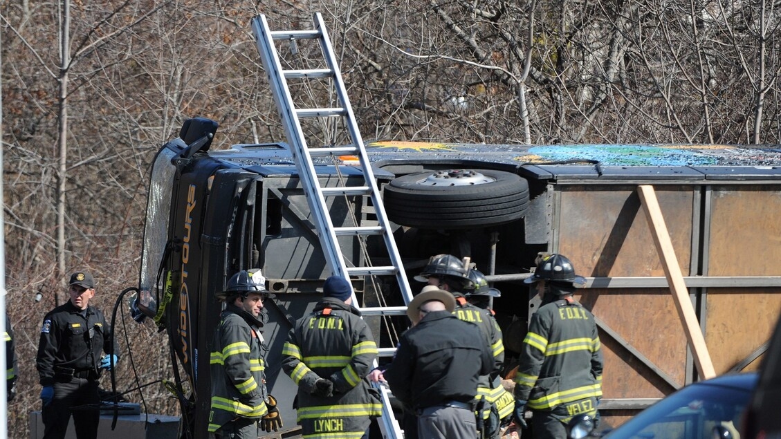 Incidente bus turisti nello Stato di New York, 5 morti