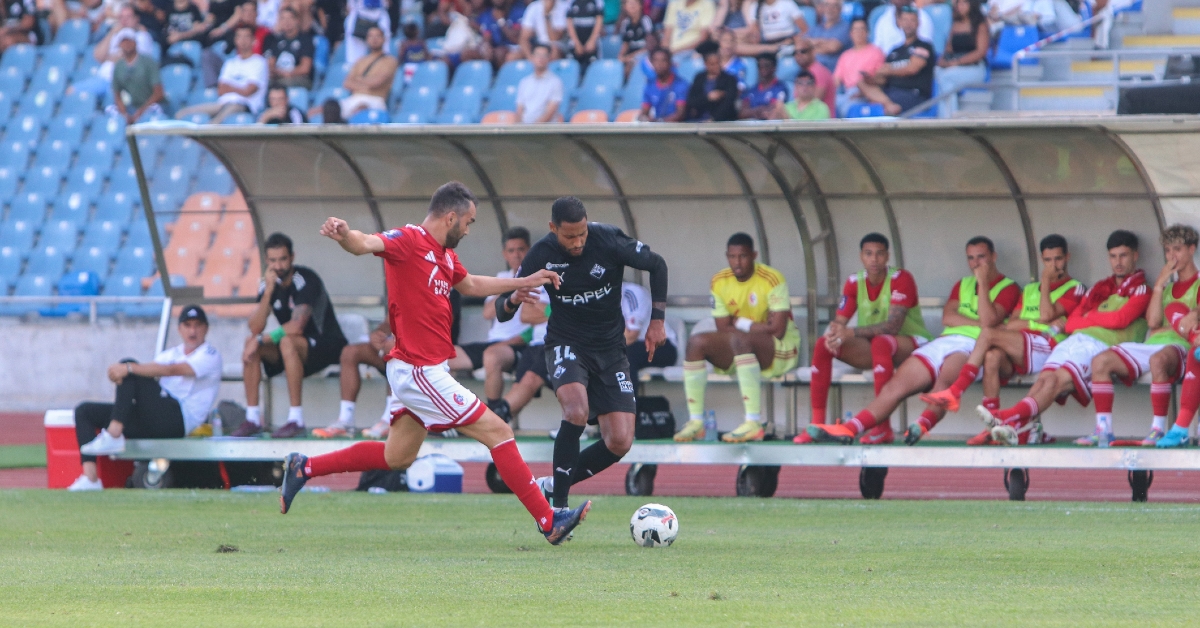 Academica wint van U. Santarém