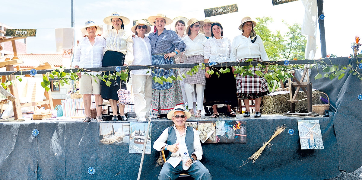 Associations brought ancestral traditions to the city streets