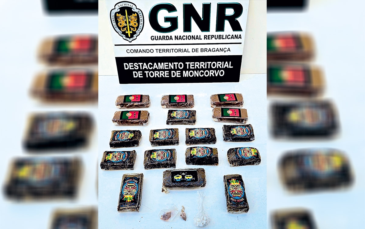 Dois detidos por tráfico com mais de três mil doses de haxixe