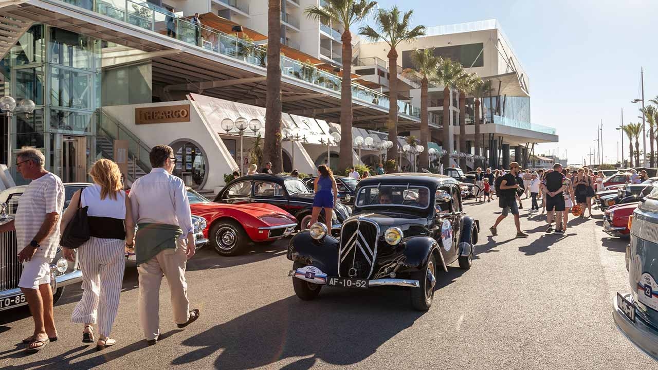 Algarve Klasik Otomobiller 100'den fazla klasik otomobille geri dönüyor ve Faro ve Olhão'dan geçiyor