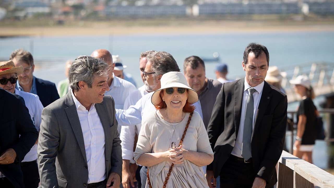Ministra do Ambiente apela a municípios para aproveitarem fundos para o litoral