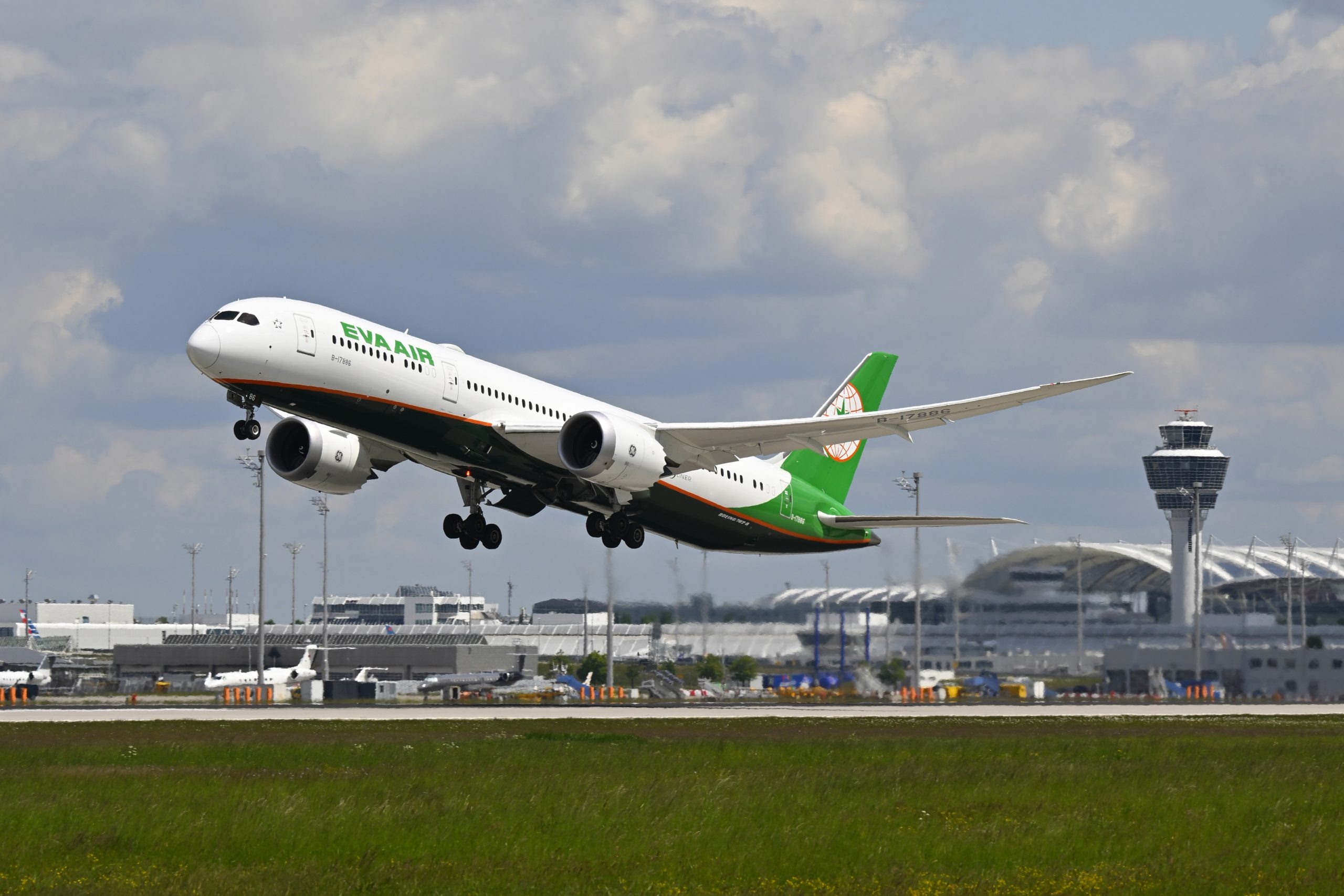 EVA Air with improved Premium Economy, first route is Munich – Taipei