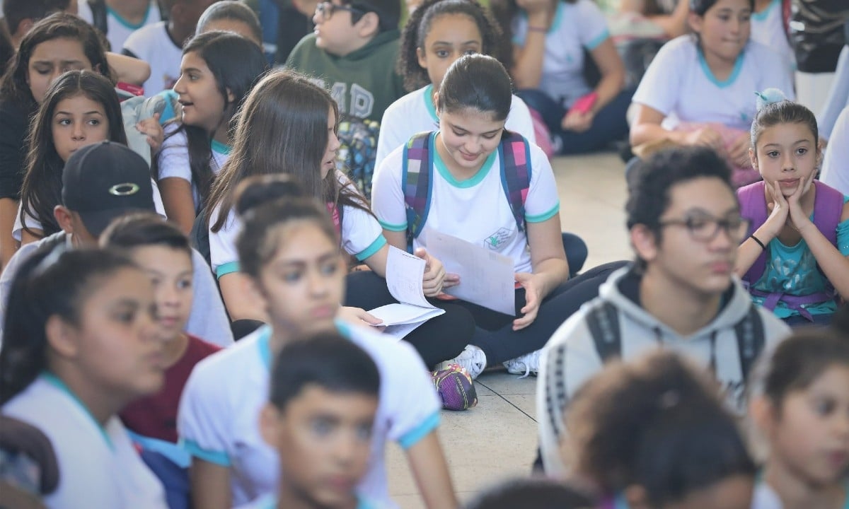 Zes staten slagen er niet in om het vereiste minimum aantal uren voor de middelbare school te halen, zo blijkt uit onderzoek