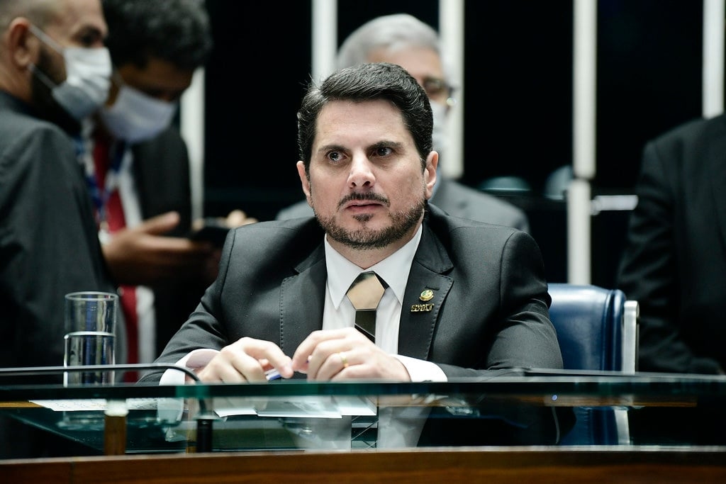 PF instala tornozeleira eletrônica em Marcos do Val após viagem aos EUA sem autorização