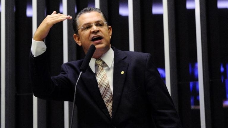 Wie zijn de 14 afgevaardigden die in de Kamer beschuldigd worden van een pro-Bolsonaro-muiterij?
