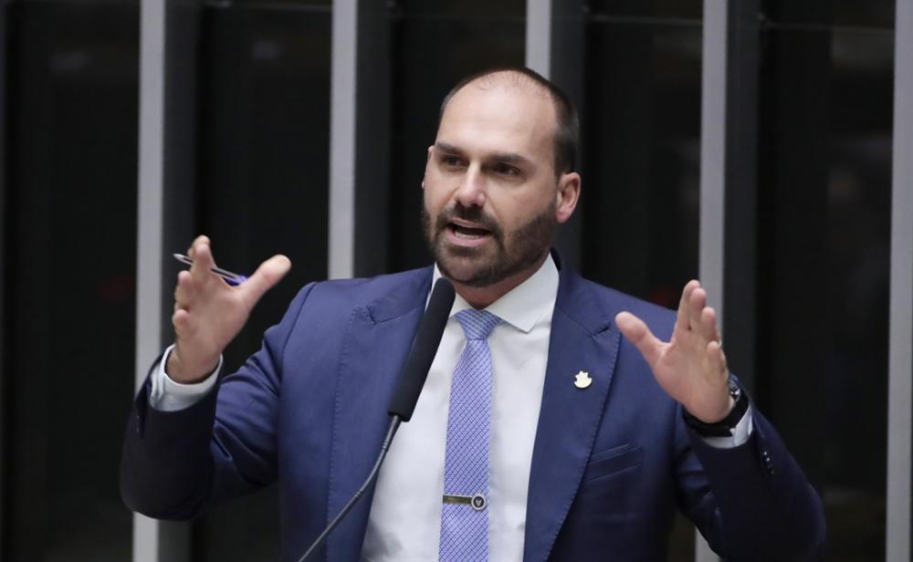 Een delegatie van senatoren naar de VS is het nieuwe doelwit van Eduardo Bolsonaro