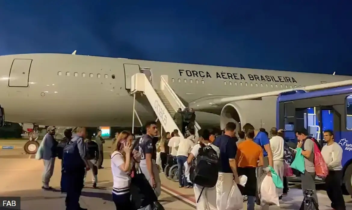 Novo voo com deportados por Trump chega ao Brasil