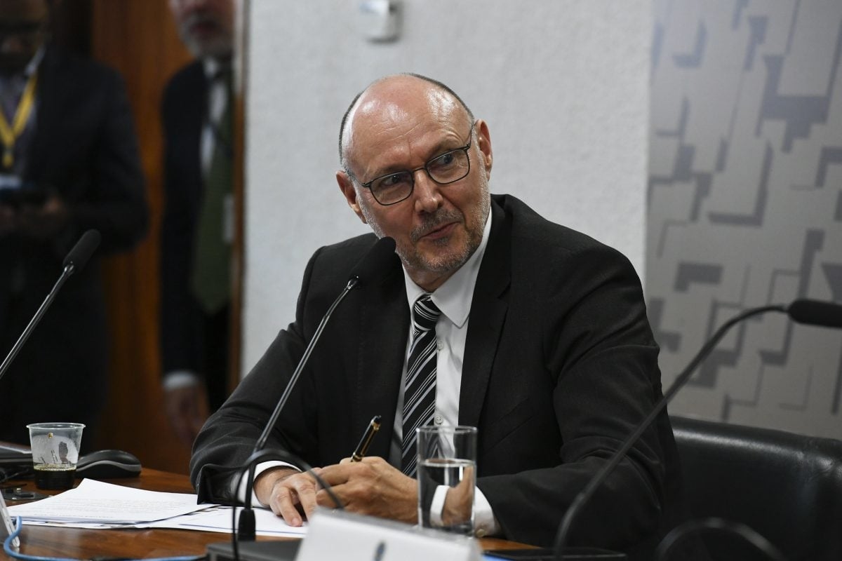 I dipendenti di Abin vanno in tribunale per rimuovere il direttore incriminato dal PF