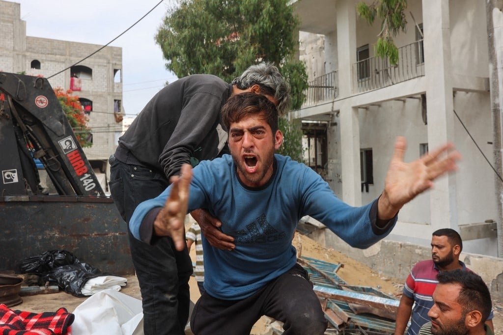 Israeli soldiers kill 20 more people in Gaza raids