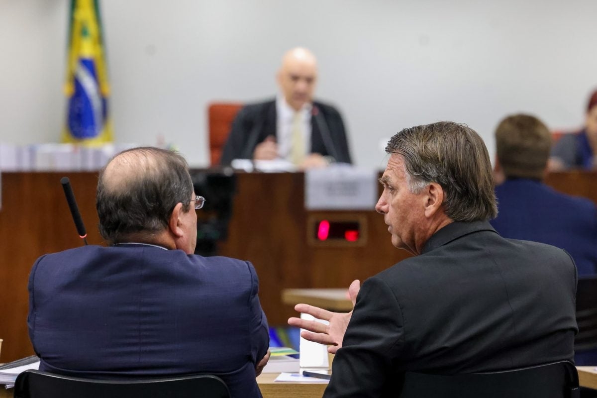 Lees het besluit waarin Moraes de mogelijkheid noemt om Bolsonaro te arresteren