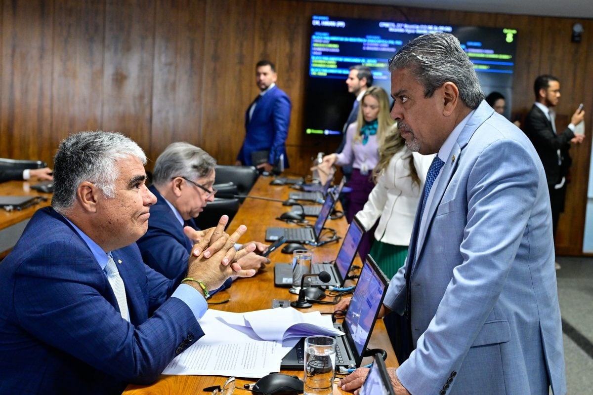 Votação do relatório final da CPI das Bets começa com bate-boca entre Dr. Hiran e Eduardo Girão