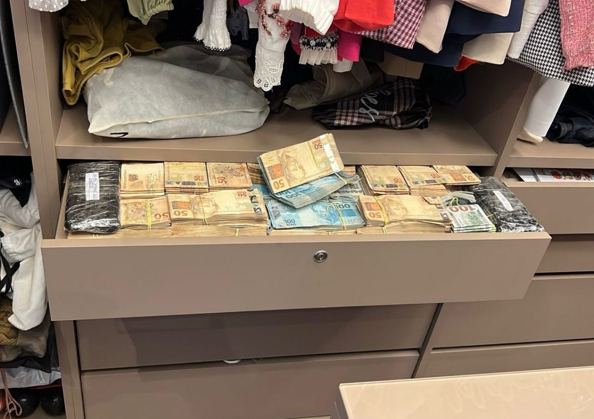 PF, değişiklik zimmetine para geçirmekle suçlanan eski belediye başkanının evinde 3,2 milyon R$ nakit buldu