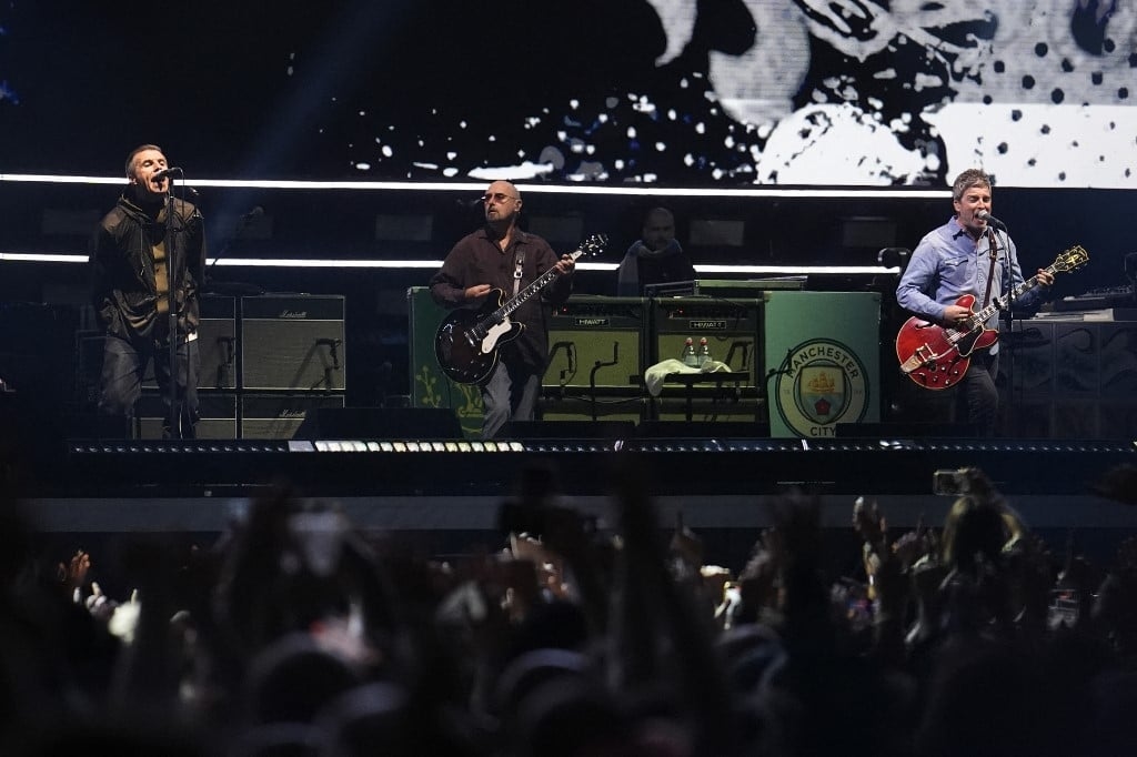Gli Oasis suonano il primo concerto del tanto atteso tour di reunion