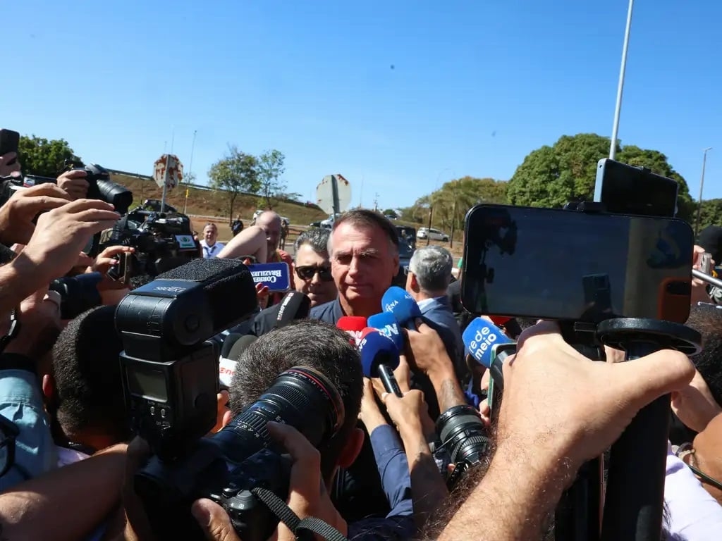 'Büyük gün' ve 'kapı çalma': Bolsonaro'ya yönelik operasyon sosyal medyada nasıl yankı buluyor?