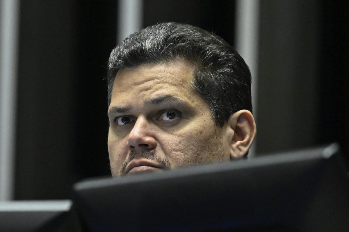 Alcolumbre analiza proyecto para legalizar casinos y bingos en Brasil