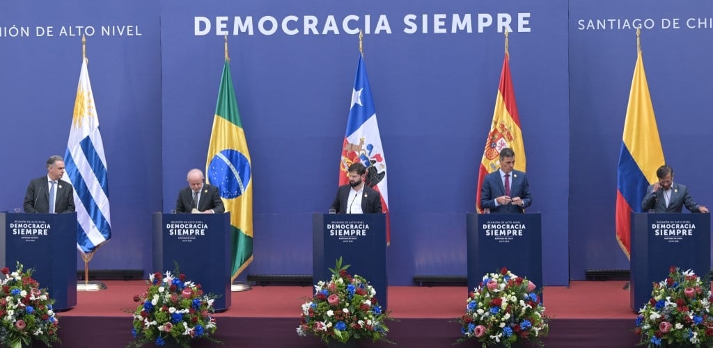 In Chile, Lula calls for unity against the far right and its 'interventionist practices'