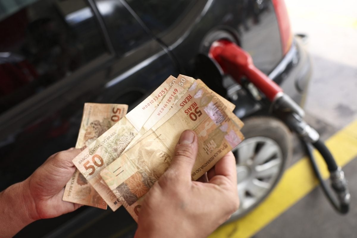 Il governo Lula chiede un'indagine sui prezzi del carburante