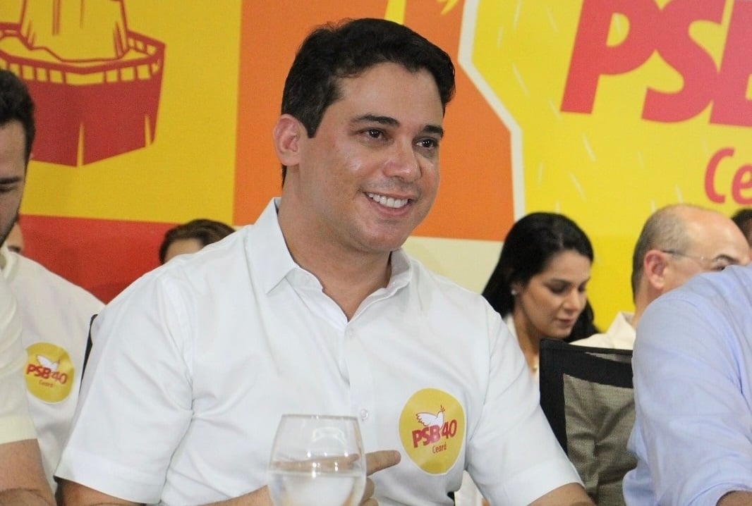 Quem é Júnior Mano, deputado do Ceará que teve o gabinete vasculhado pela PF nesta terça