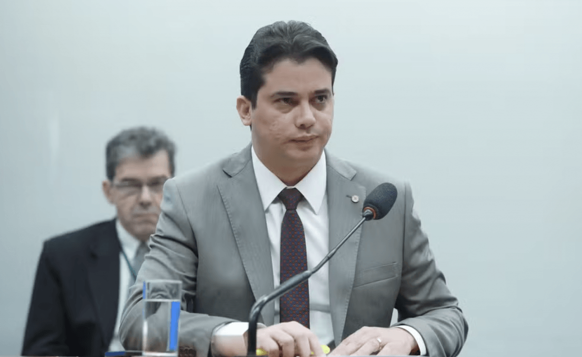 PF cumpre mandado de busca e apreensão em gabinete de deputado federal do Ceará