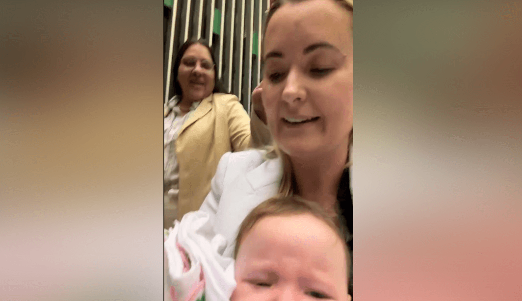 Aanhanger van Bolsonaro neemt baby mee naar plenaire vergadering Kamer van Afgevaardigden