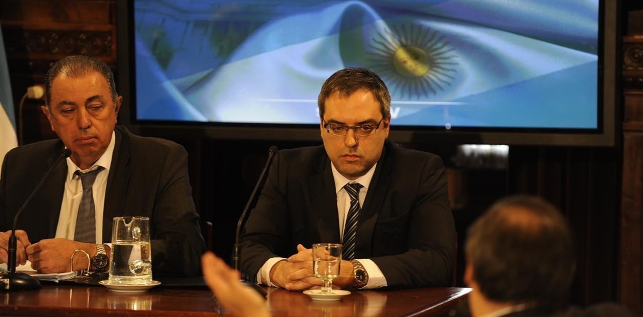 Rząd zwrócił się do Ernesto Kreplaka z prośbą o aresztowanie właściciela skażonego laboratorium fentanylu, a sędzia nakazał Milei powstrzymanie się od ingerencji.