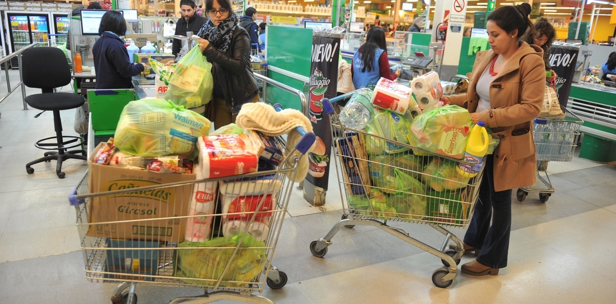 Families finance their loans with credit cards: credit grows in a two-speed economy.