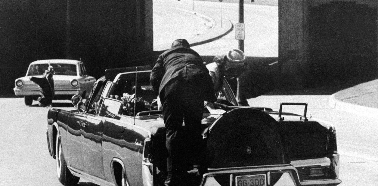 Clint Hill, o guarda-costas que tentou salvar Kennedy no dia do assassinato, morreu