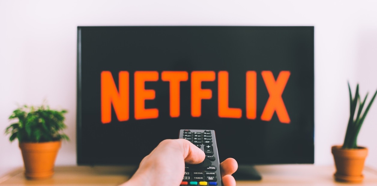 Dikkat çekmeyen ama artık büyük bir başarıya ulaşan Netflix dizisi