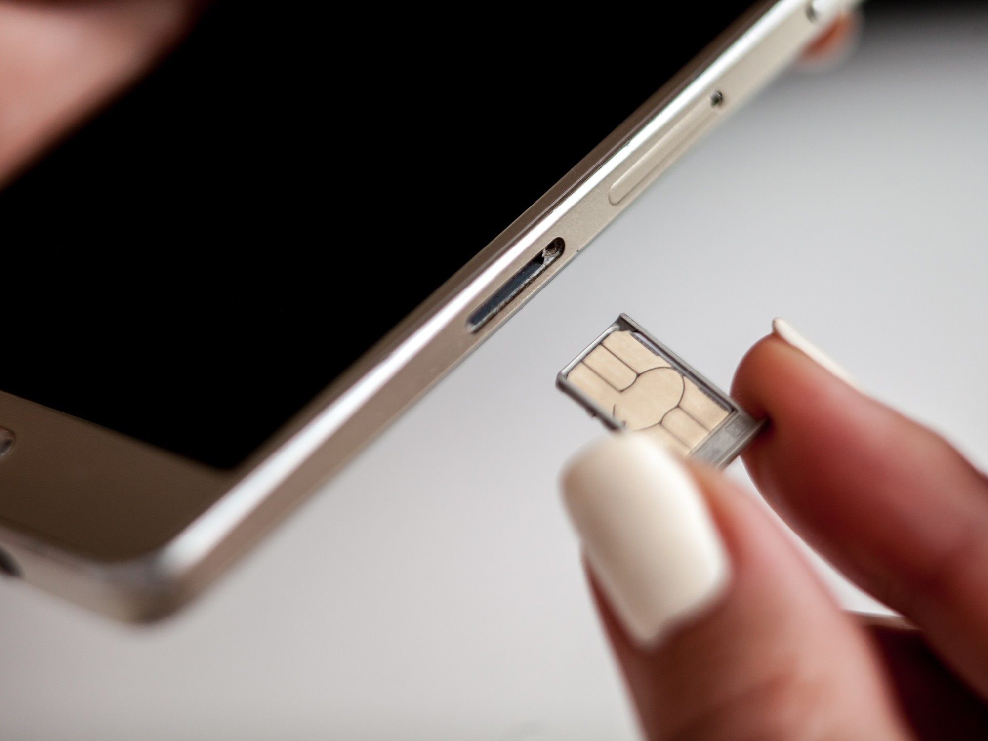 Your cell phone loses signal and your bank account is emptied: this is how SIM swapping works, the silent cyber scam.