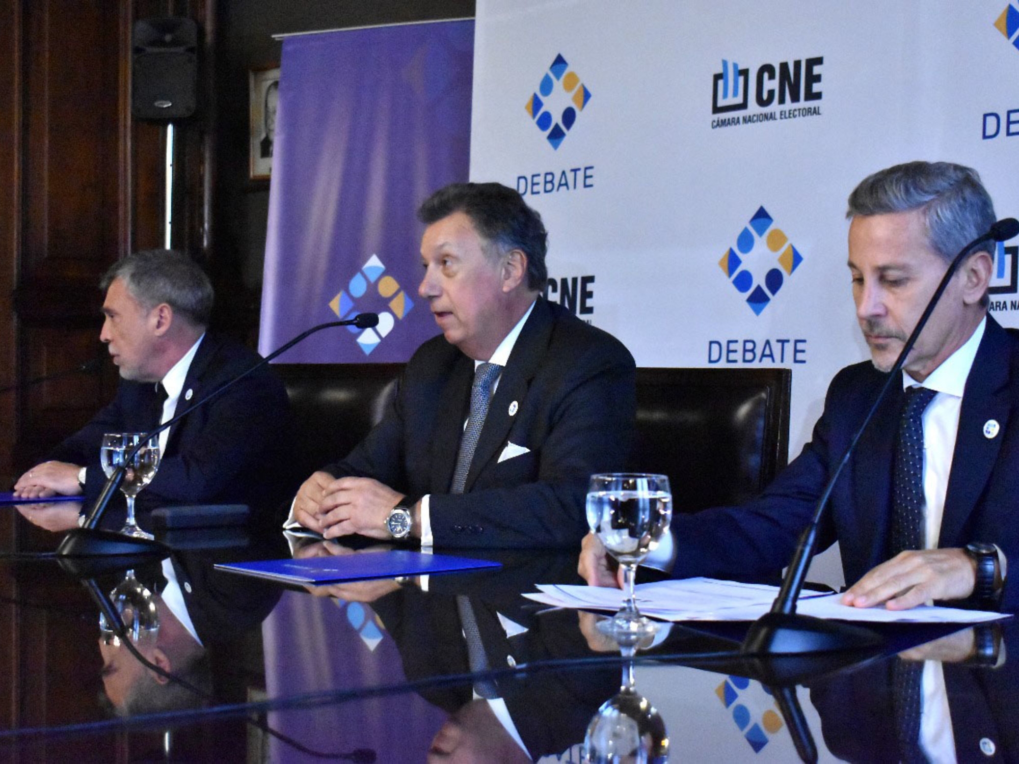 A Câmara Nacional Eleitoral rejeitou a reimpressão das cédulas de Buenos Aires para incluir Diego Santilli.