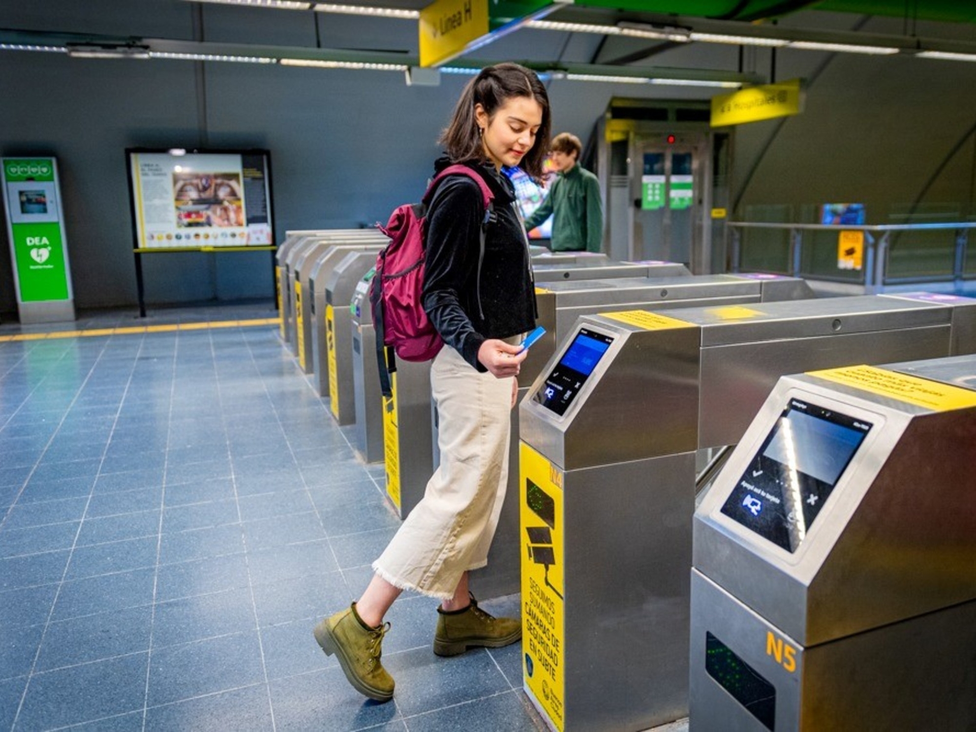 Cep telefonuyla metroda ödeme yapmak için QR kodu artık mevcut, ancak yalnızca cüzdan kullanıcıları için.