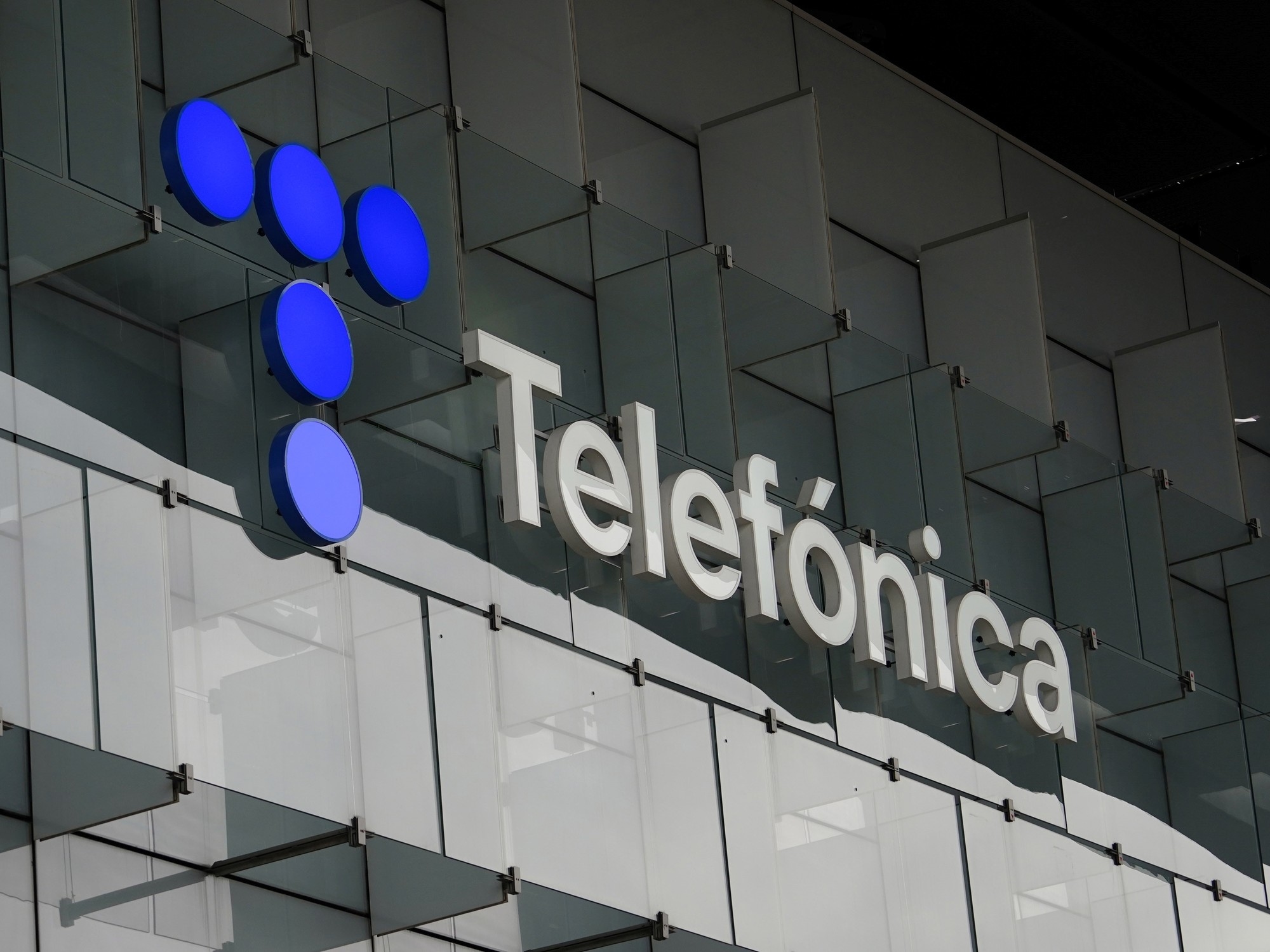 Telecom, 1,245 milyon ABD doları yatırımla Telefónica de Argentina'yı satın aldı