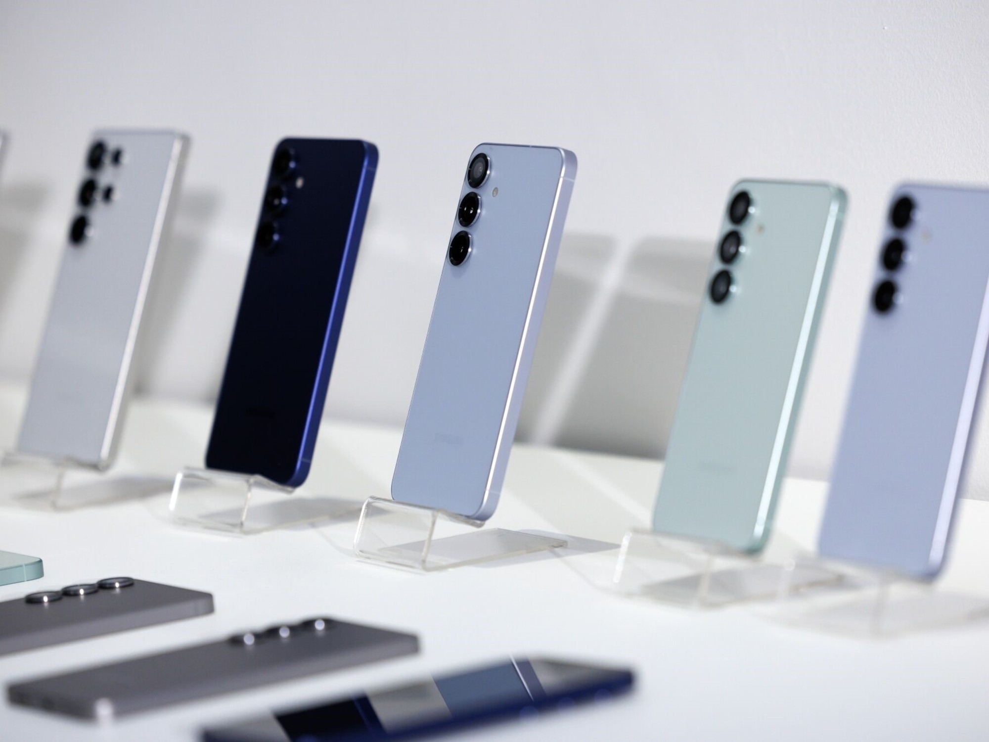 Niespodzianka dla nadchodzącego Galaxy S26: przeciek przewiduje zniknięcie historycznego modelu Samsunga