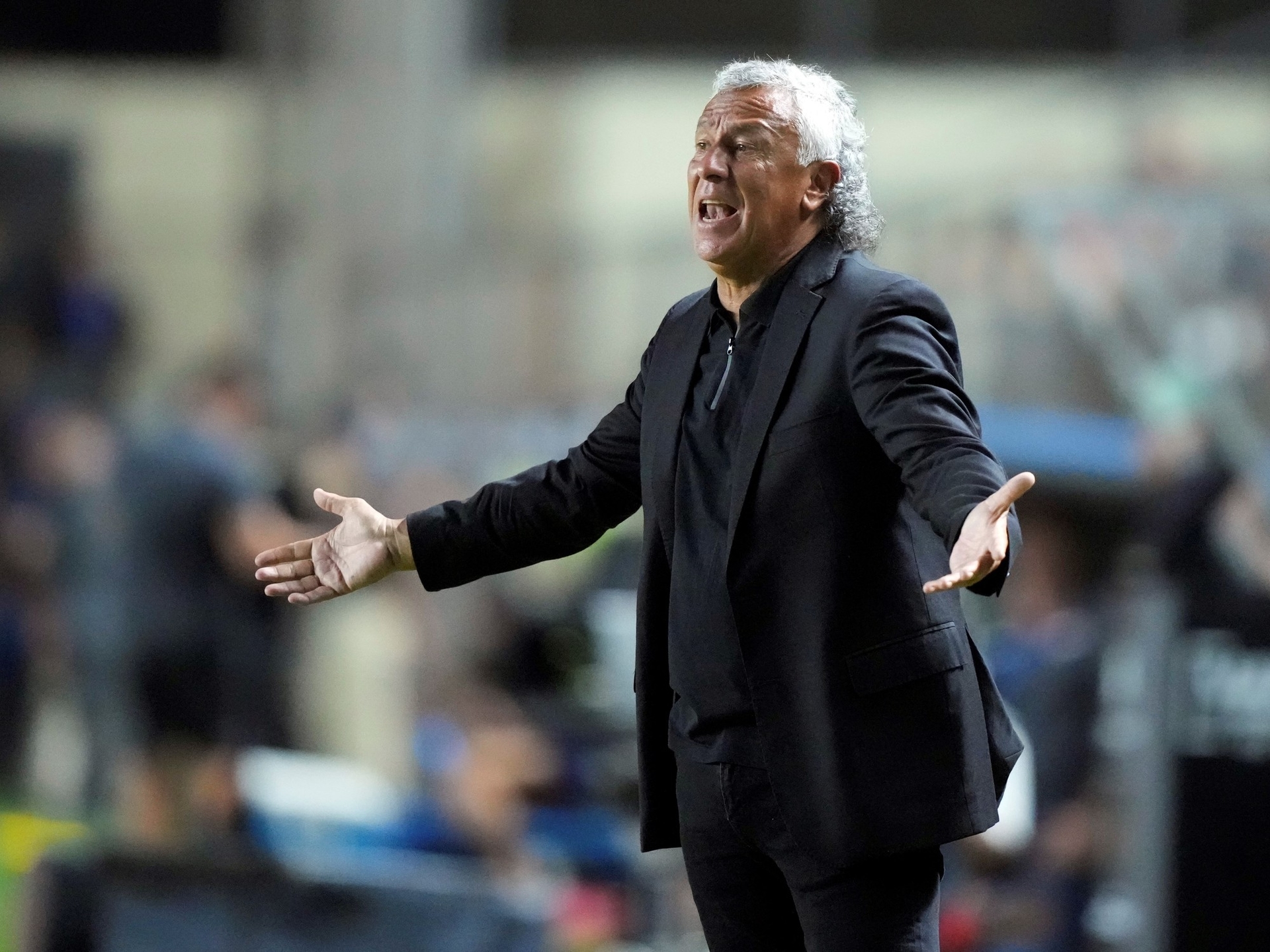 Alianza Lima desembarca em Buenos Aires: as queixas de Gorosito sobre o árbitro e as declarações picantes de Zambrano sobre Cavani