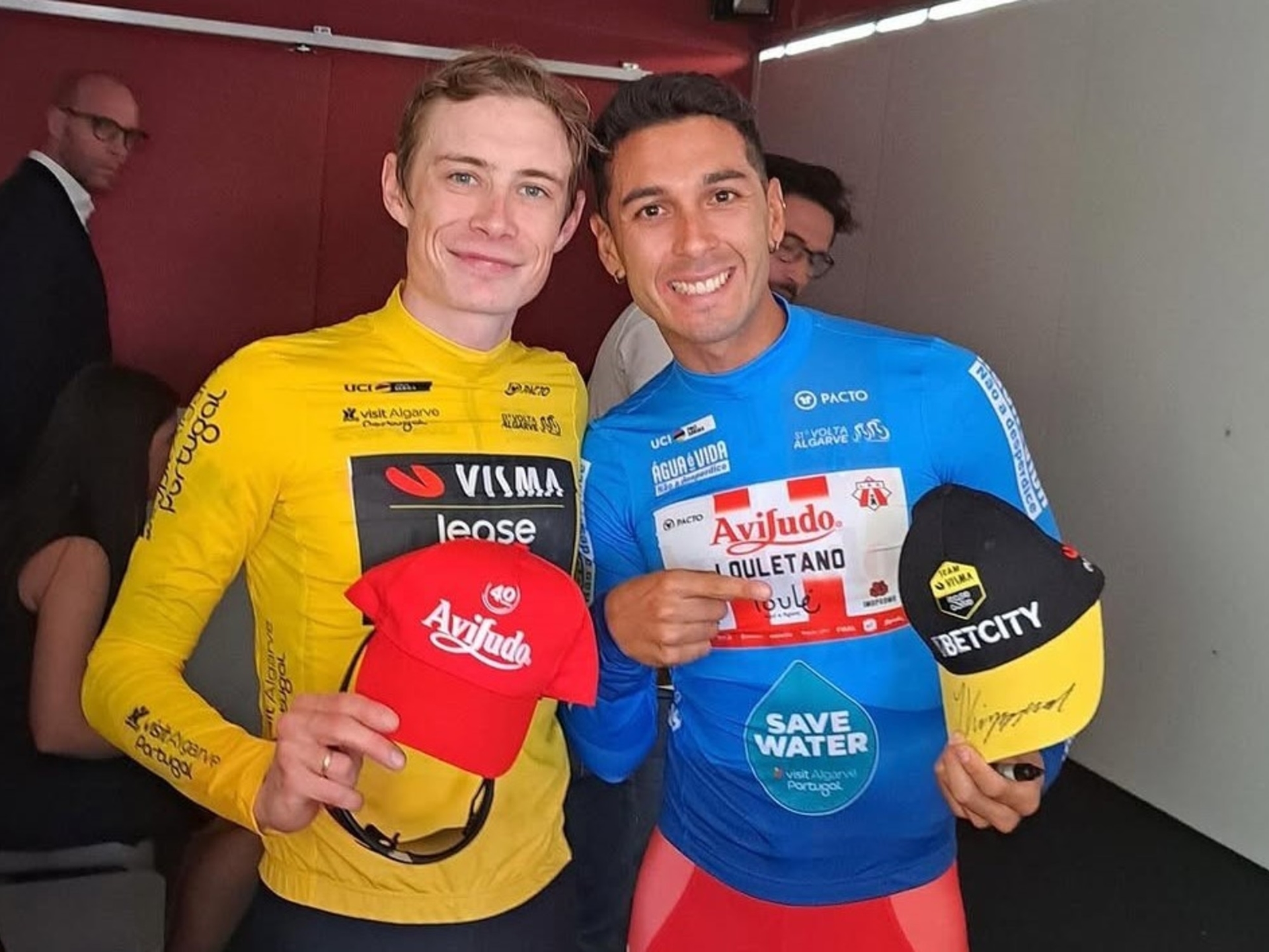 Nicolás Tivani, la stella argentina della Vuelta de Algarve che ha fatto la storia del ciclismo e ha festeggiato con un due volte campione del Tour de France