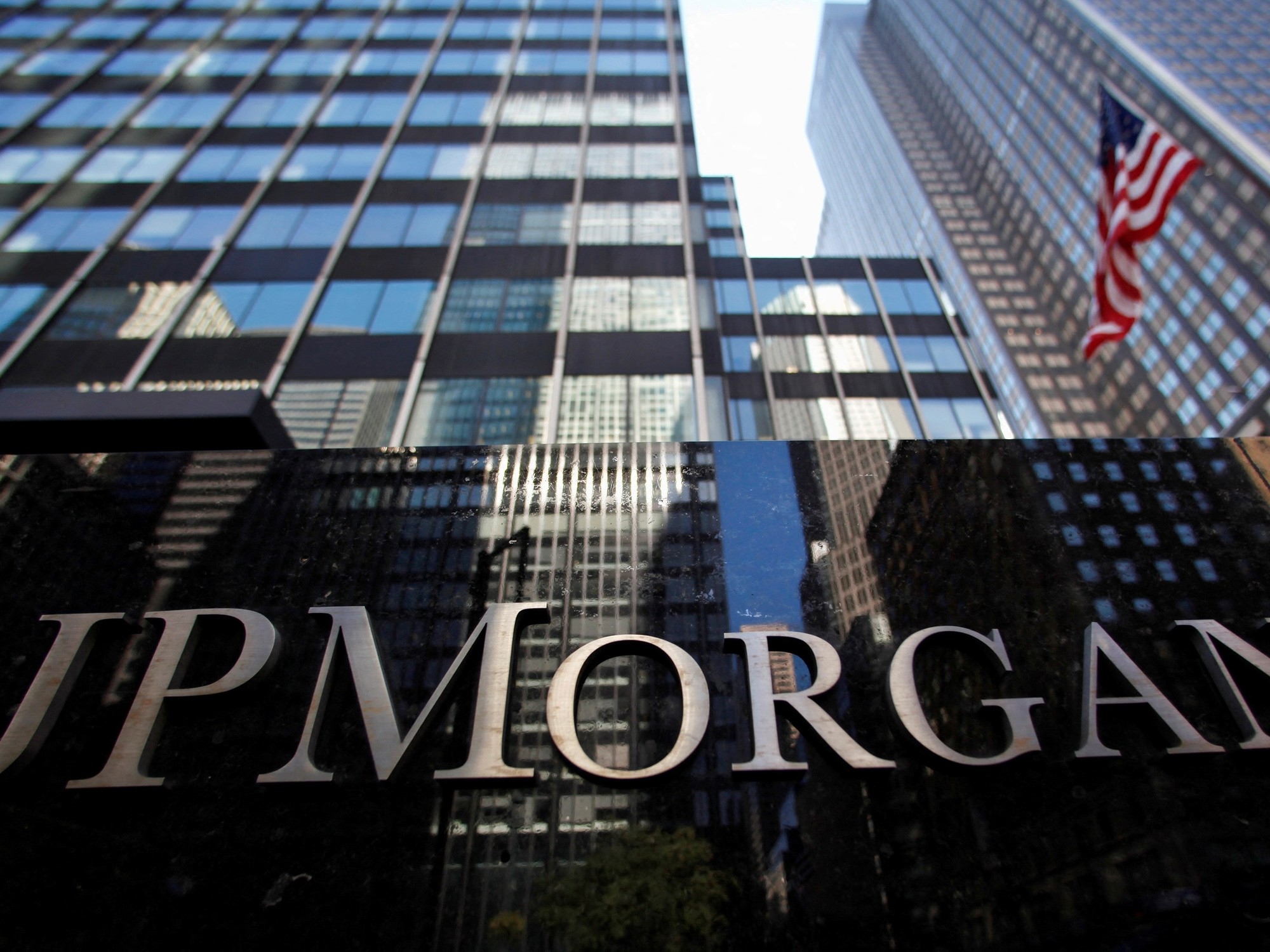 Crítico informe sobre la política financiera de Milei del JP Morgan, el mayor banco de EE.UU.