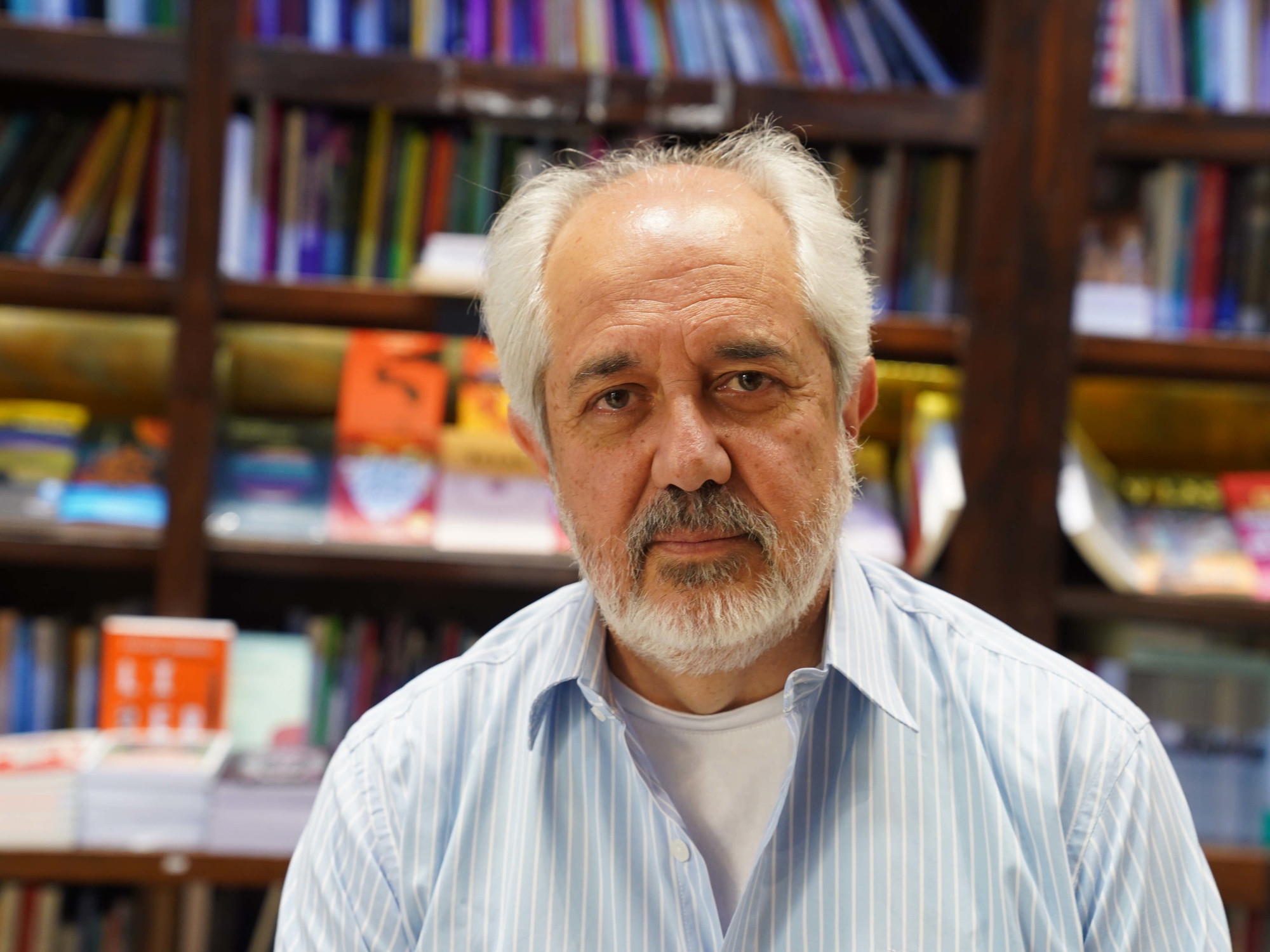 Reflexiones sobre poesía y memoria en la obra más personal de Miguel Gaya