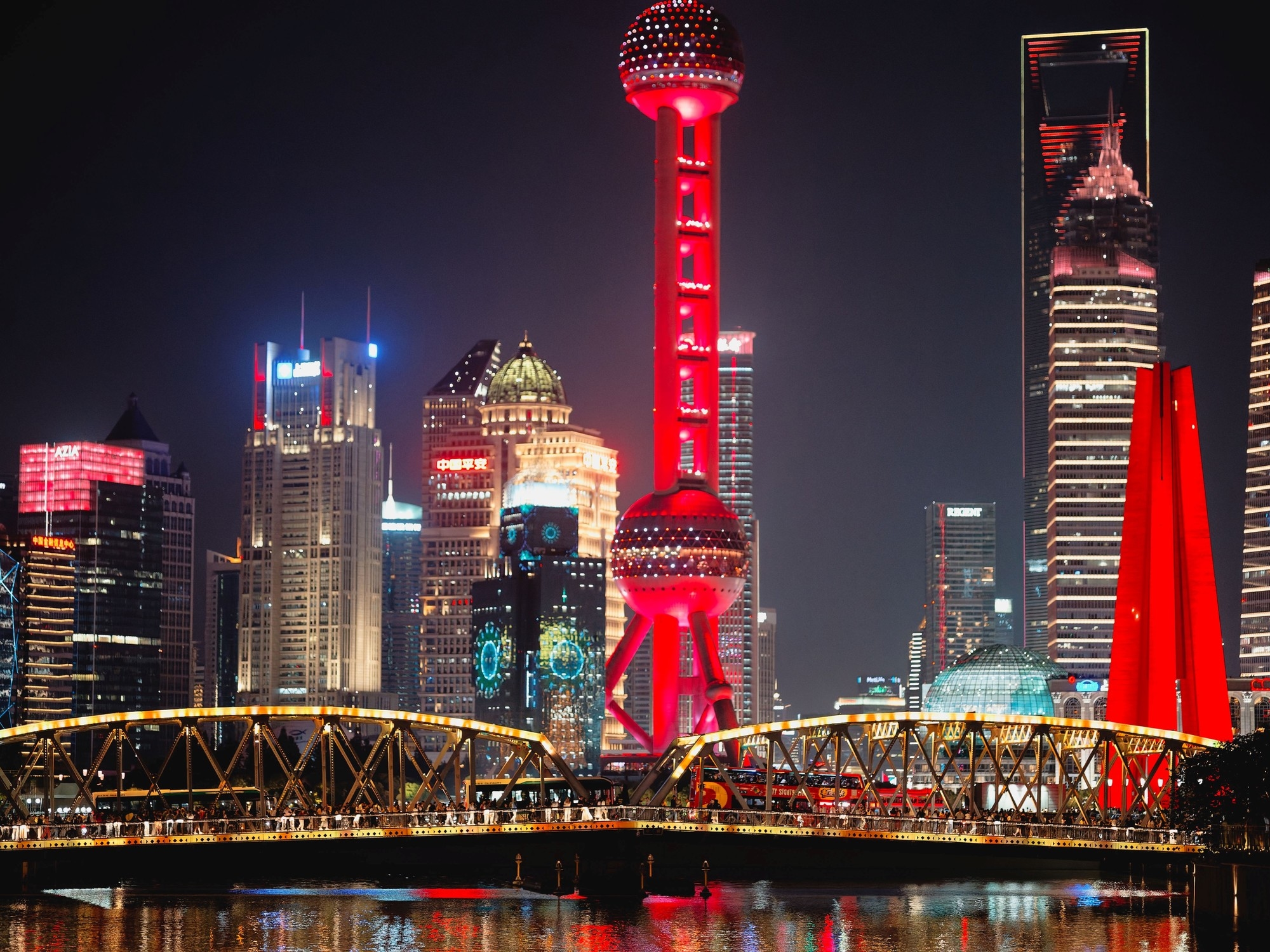 Shanghai, eine Milliardärs-, Überschall- und Zahlenstadt