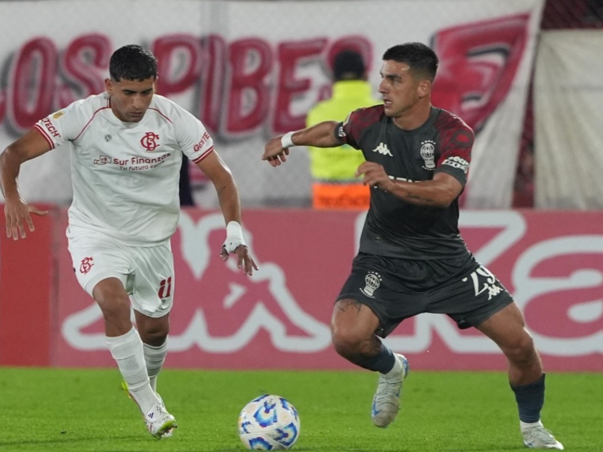 Barracas Central narrowly defeated Huracán and the table was set for a classic between Globo and San Lorenzo in the round of 16.