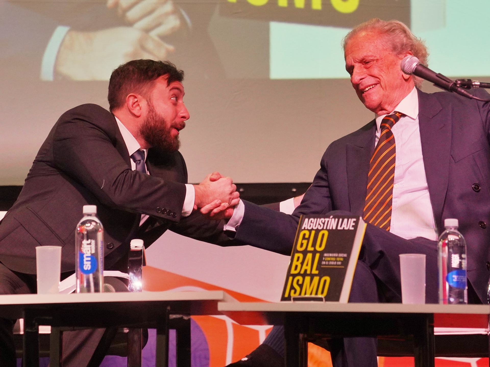 Agustín Laje presentó su libro ante casi mil personas, reinvindicó la batalla cultural e hizo el "dream team" de su Latinoamérica ultraderechista
