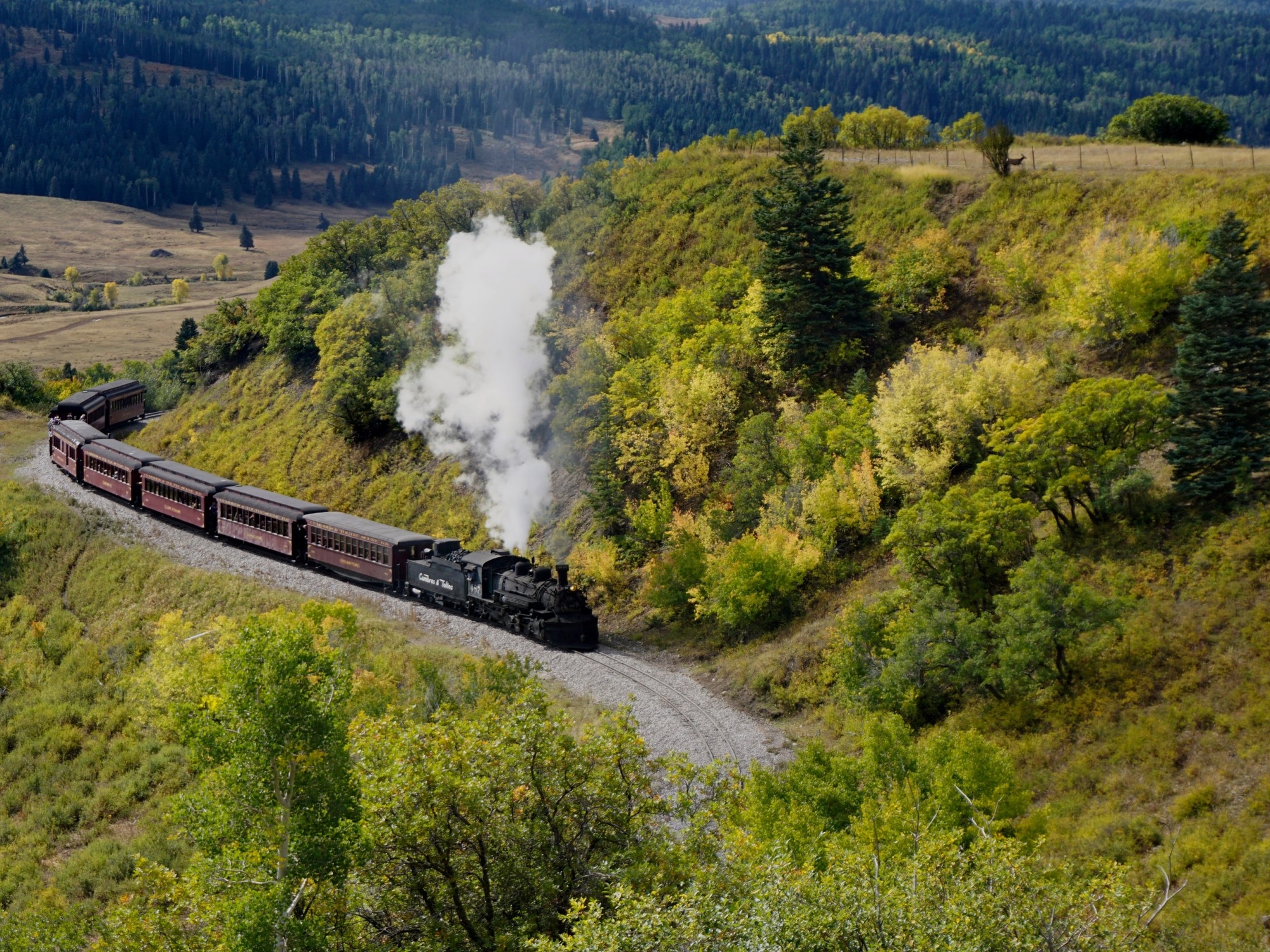 Der Bergsteiger, der historische Planwagenzug und die längste und höchste Dampfeisenbahn: 6 spektakuläre Zugfahrten in Nordamerika