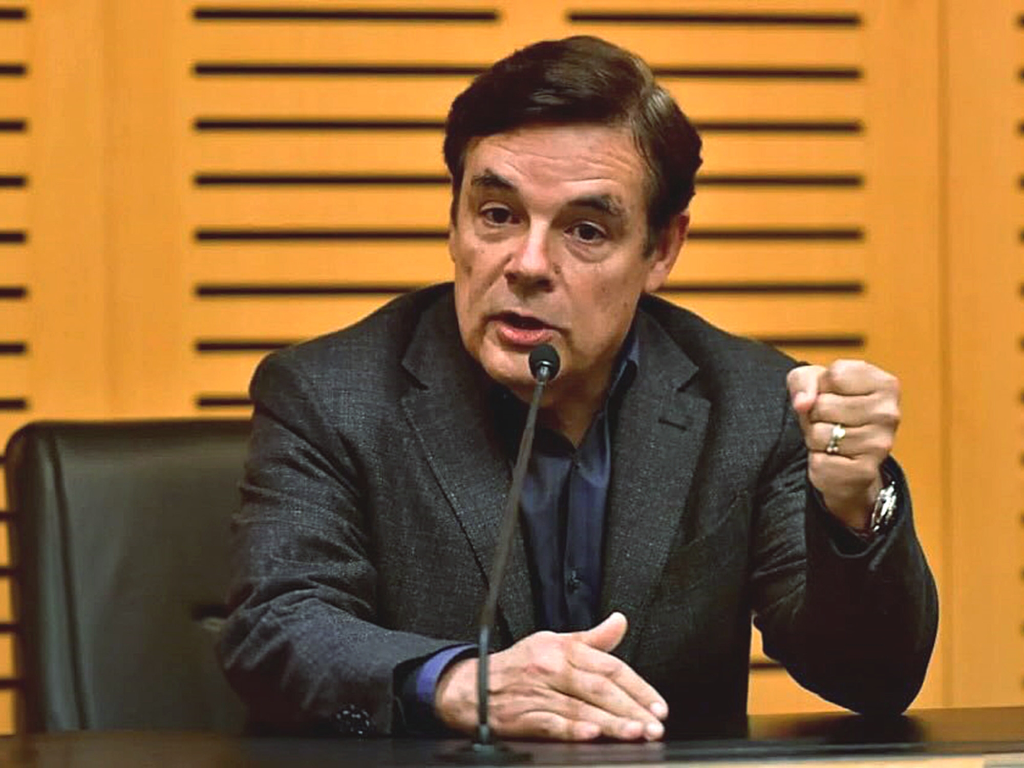 Casier judiciaire vierge : Rovira a admis avoir modifié les votes de ses deux sénateurs à la demande de Milei.