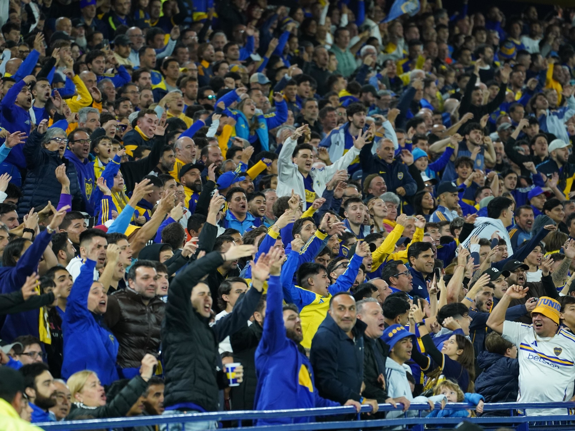Boca vs. Lanús: La Bombonera ontplofte voor het eerst tegen Riquelme en beledigde de spelers en het bestuur.