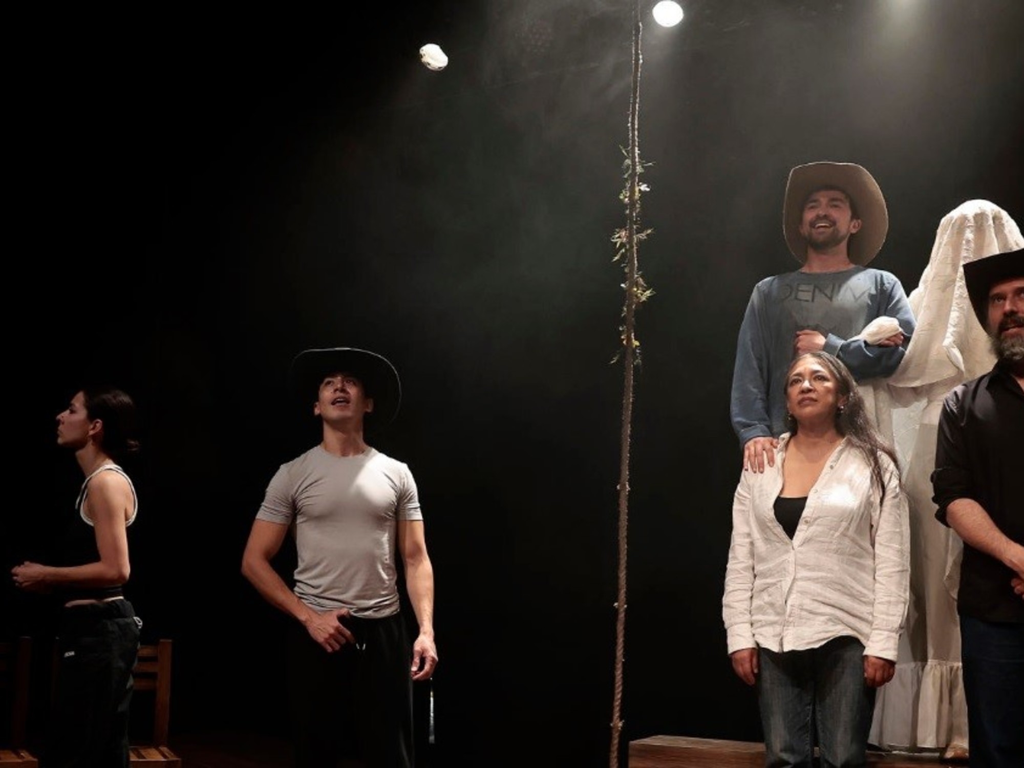 Almost a century later, Lorca arrives in Mexico with a revision of his work "Blood Wedding."