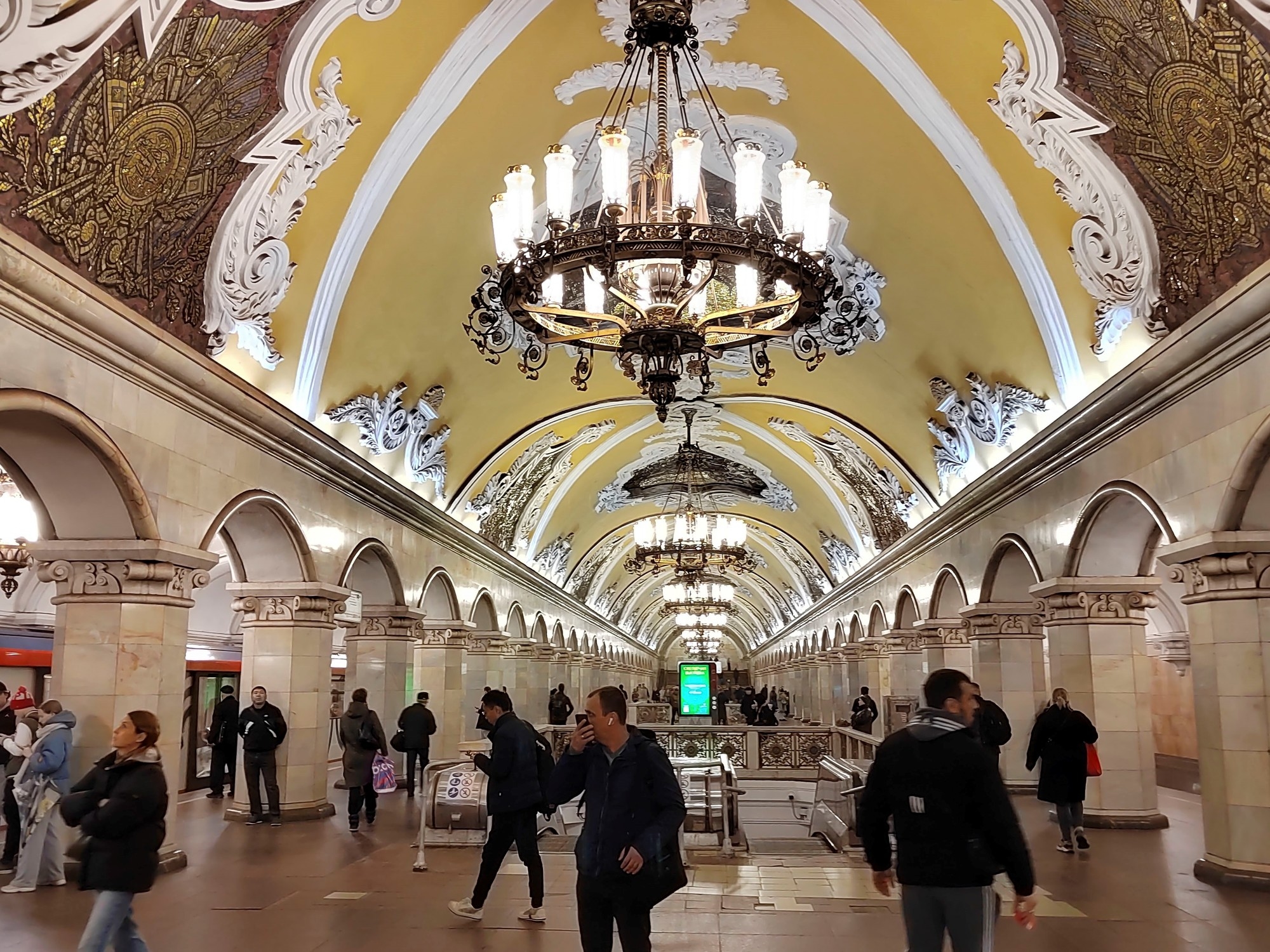 Yeraltı müzesi Moskova Metrosu 90. yılını kutluyor.